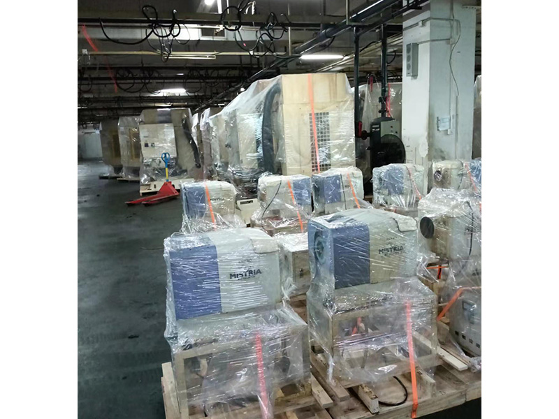 東莞長(zhǎng)安某公(gong)司搬遷(qiān)打包現(xian)場