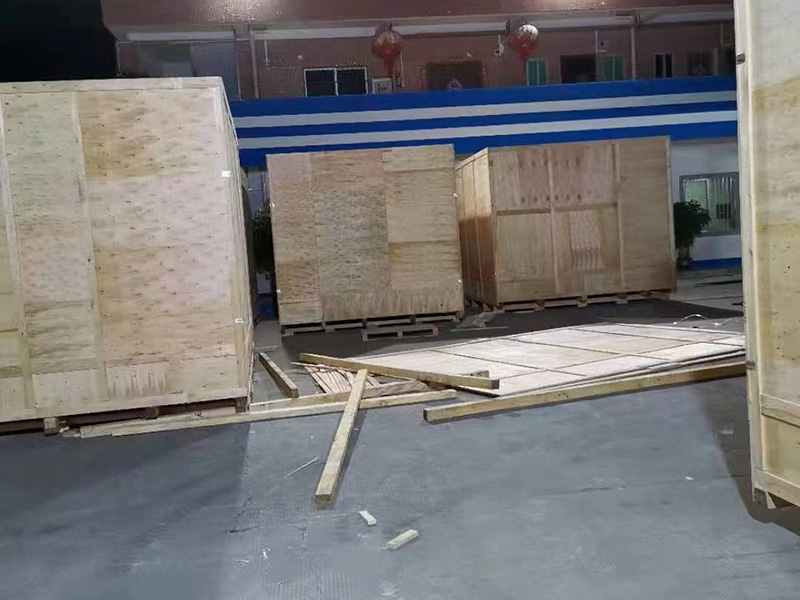 重型(xíng)加固木(mu)箱